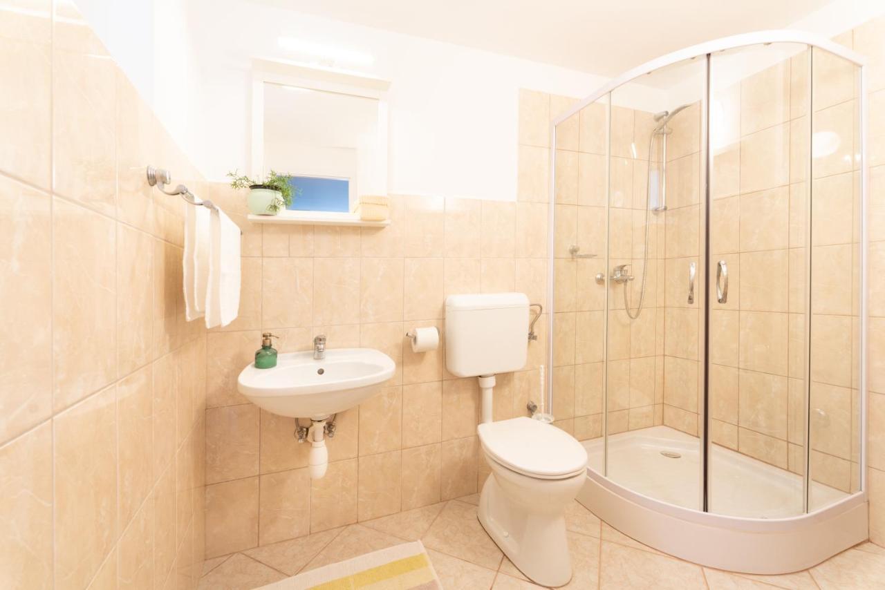 Menta Porta Apartamento Zengővárkony Exterior foto