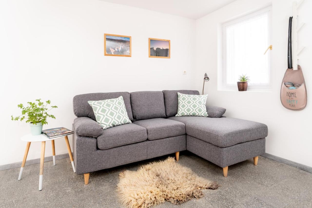 Menta Porta Apartamento Zengővárkony Exterior foto