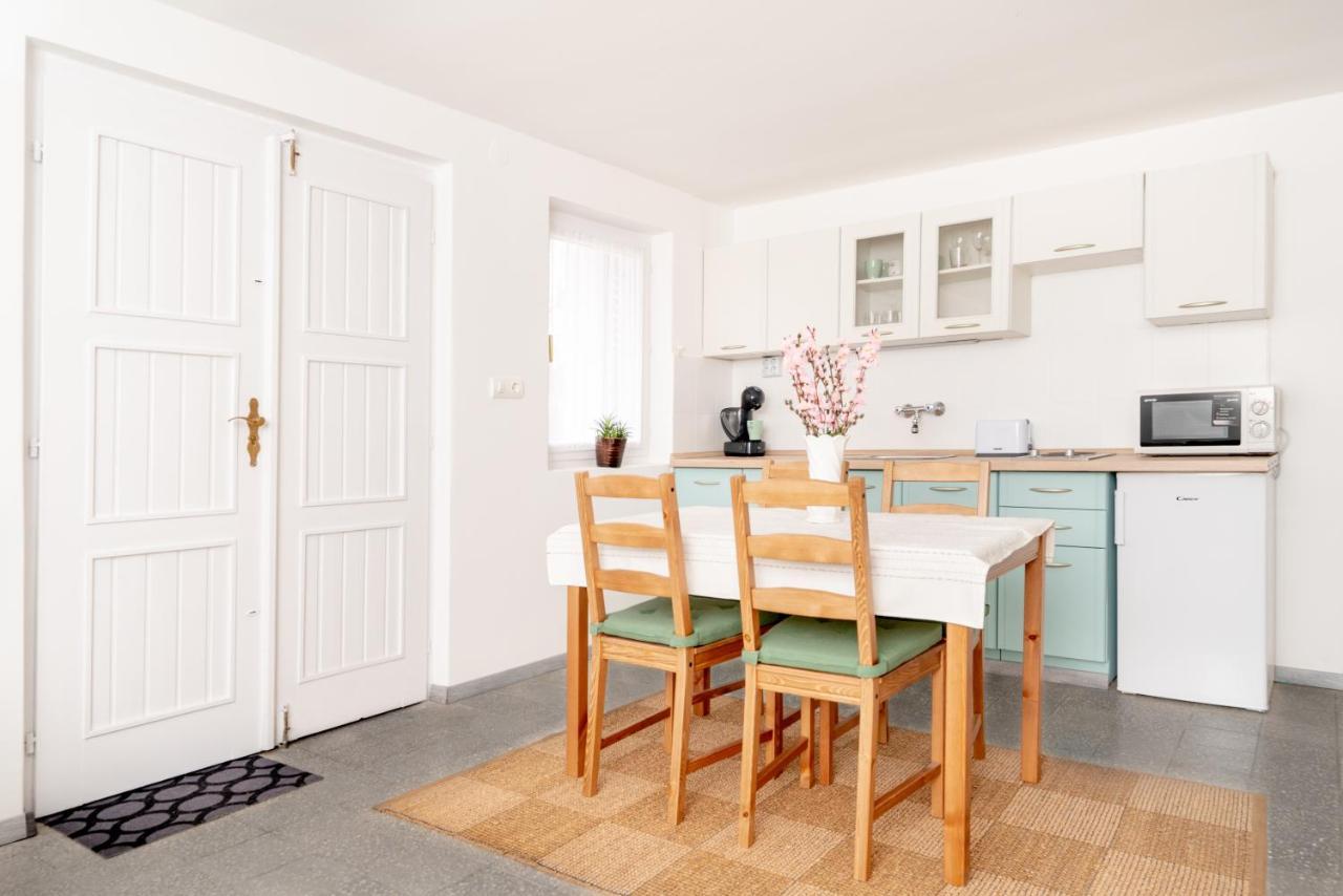 Menta Porta Apartamento Zengővárkony Exterior foto