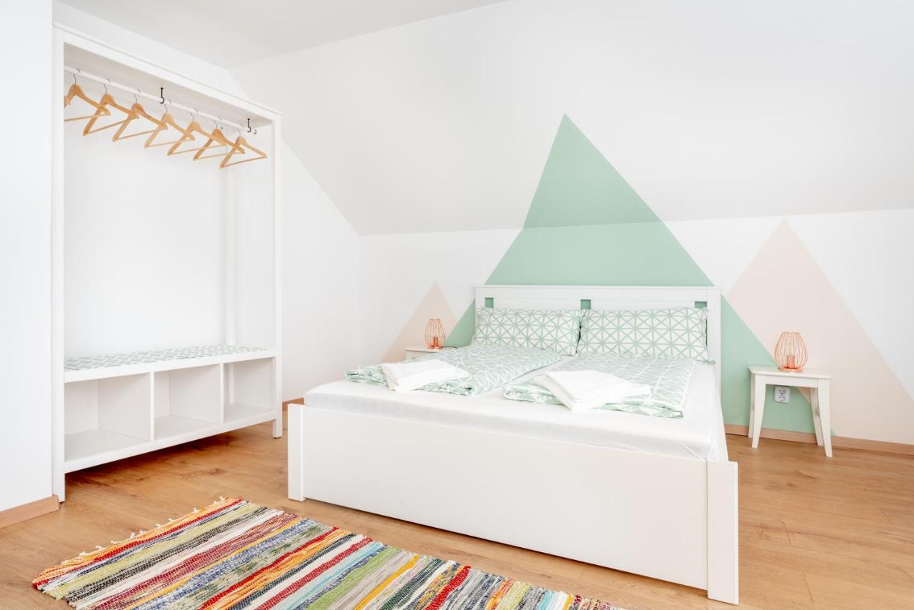 Menta Porta Apartamento Zengővárkony Exterior foto