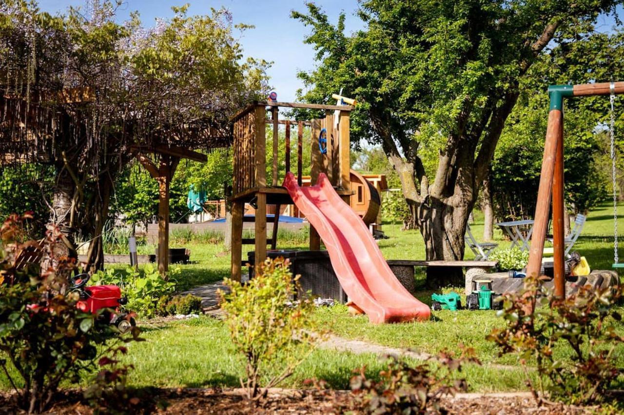 Menta Porta Apartamento Zengővárkony Exterior foto